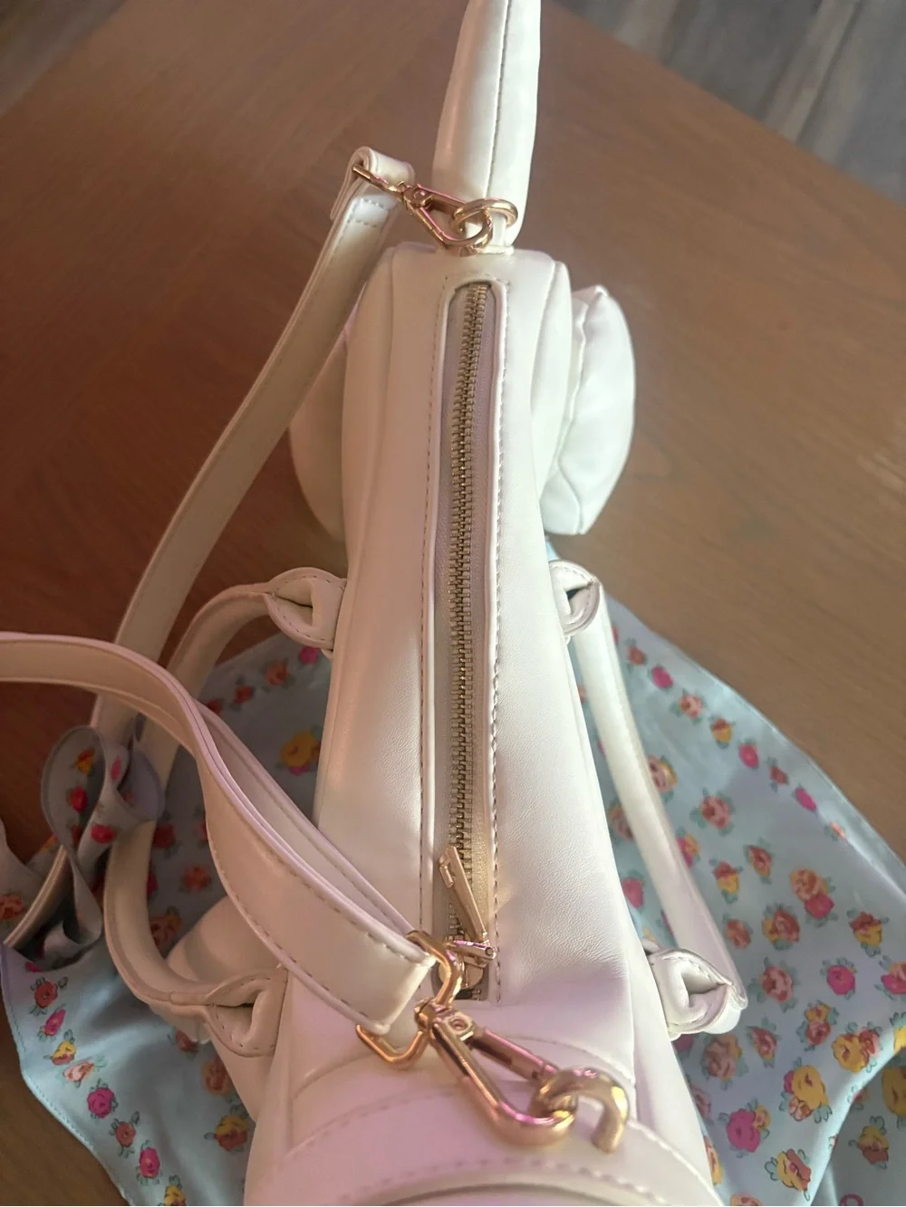 AKIRA Dachshund White Dog-Shaped Crossbody Purse with Detachable Strap